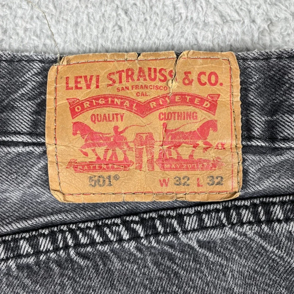 Levis 501 Original Fit Jeans Mens 32x32 (Fits 32x30) Black Fade Straight Stretch